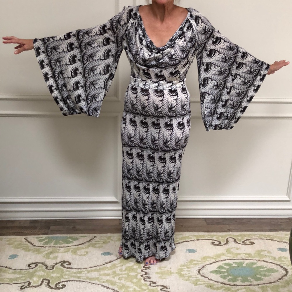 Amazing LIEFSDOTTIR bell sleeved maxi dress